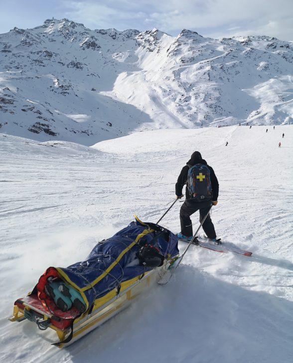 DESCENTE TRAINEAU PISTEUR